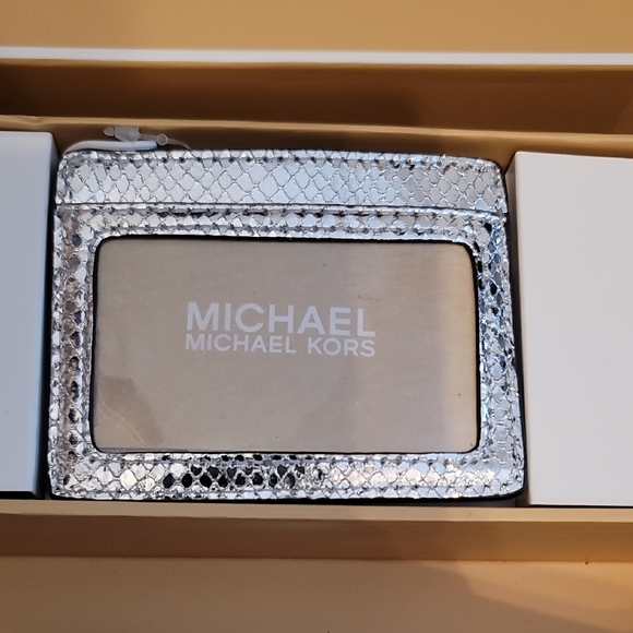 Michael Kors Crossbody/Shoulder Bag + Card Wallet Set in Silver - Picture 4 of 6
